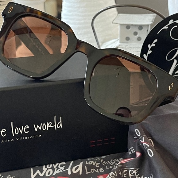 PEACE LOVE WORLD Reflective San Marino Sunglasses Black